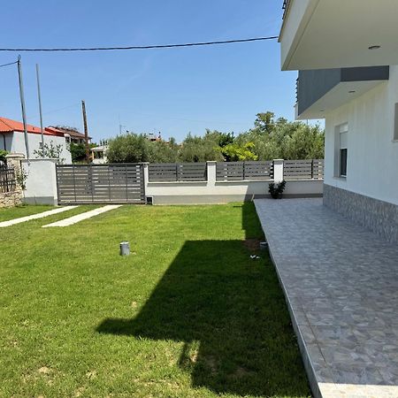 Adoniss Apartmentss Paralia Dionysiou Bagian luar foto