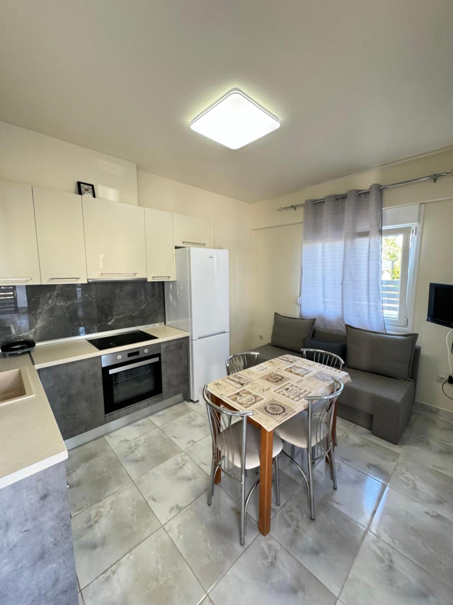 Adoniss Apartmentss Paralia Dionysiou Bagian luar foto