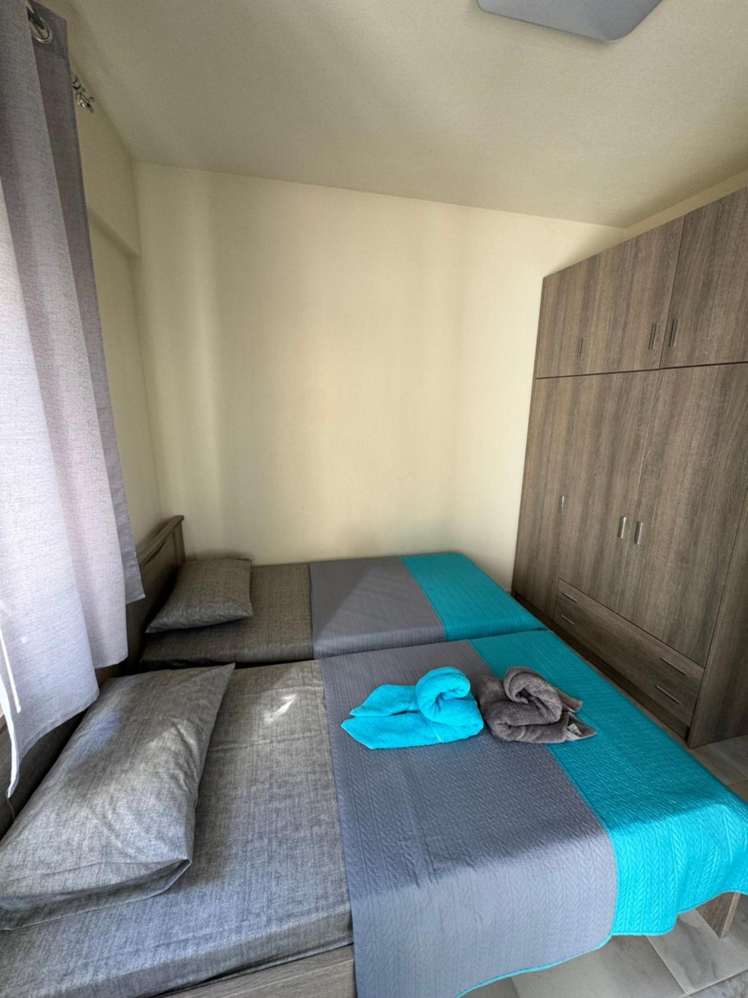 Adoniss Apartmentss Paralia Dionysiou Bagian luar foto