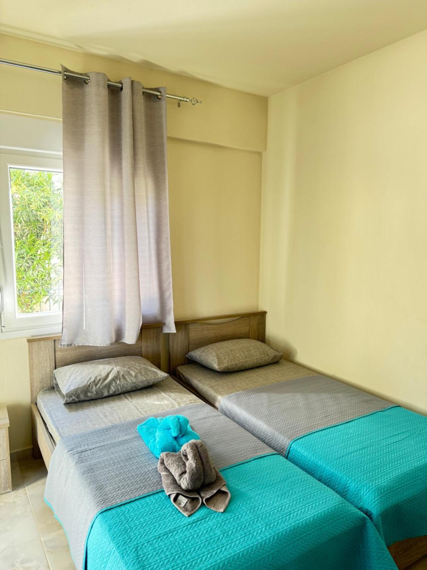Adoniss Apartmentss Paralia Dionysiou Bagian luar foto